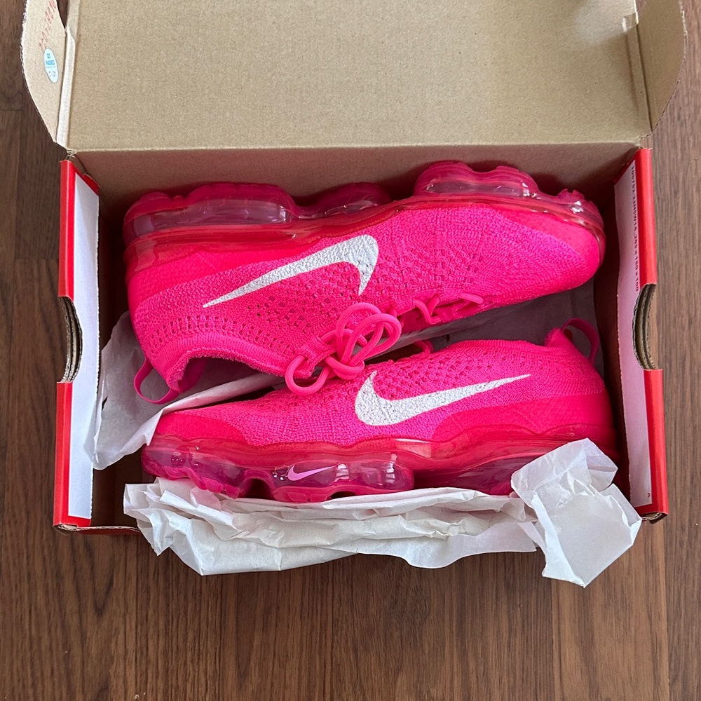 Nike Flyknit Shoes in Bright Pink and White